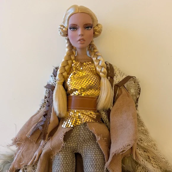 Robert Tonner Doll - Deja Vu Warrior Woman - Picture 15 of 15